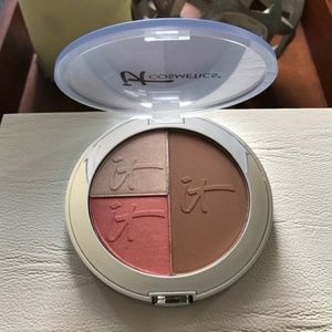 it cosmetics Live, Love, Laugh Vitality Face Disc